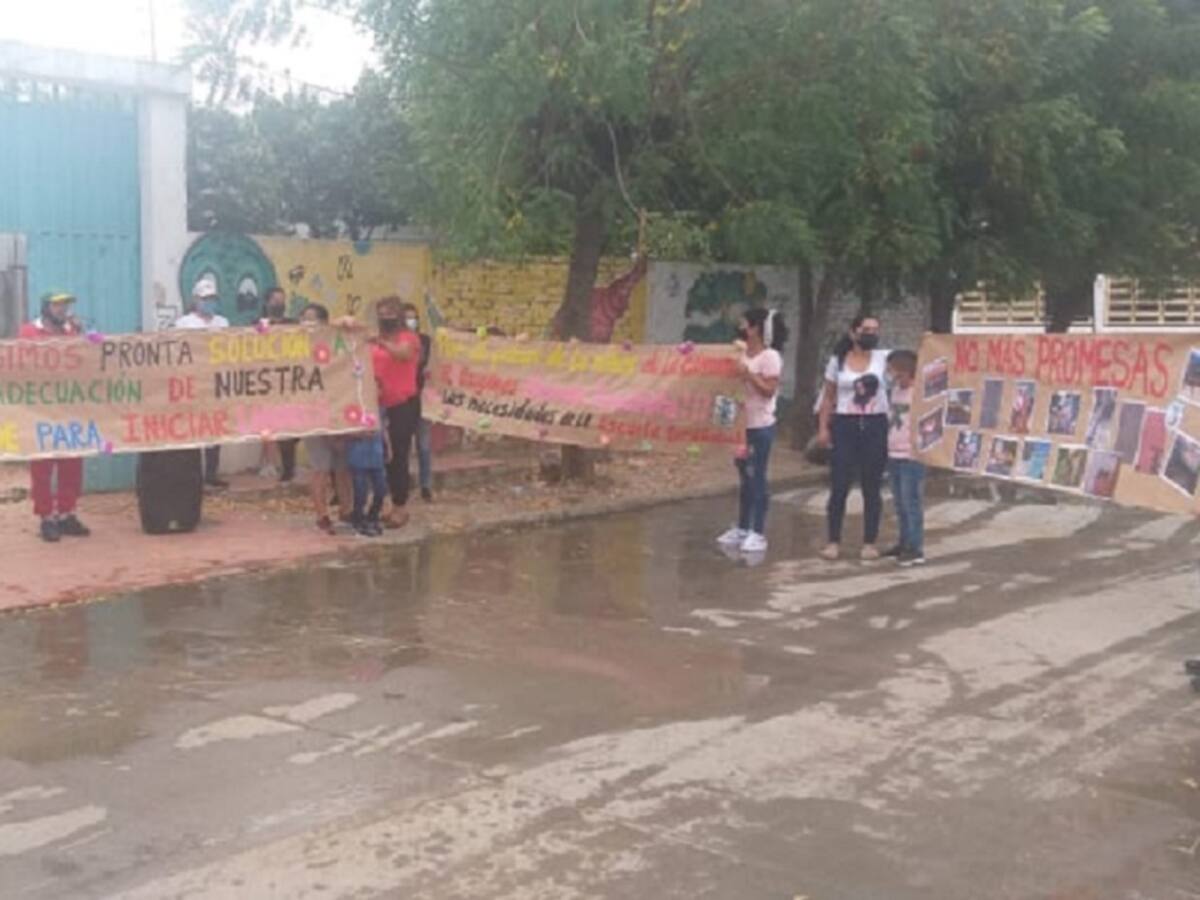 Padres de familia de colegios oficiales de Cúcuta reclaman inversión