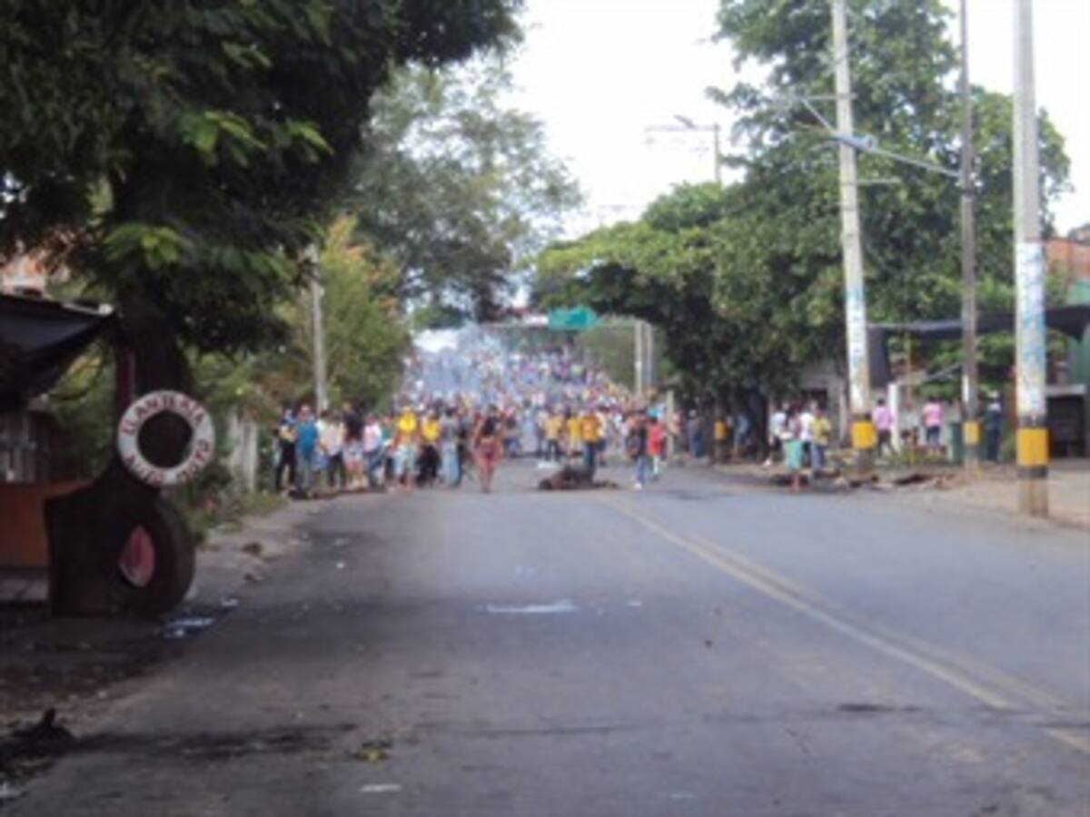 Toque de queda en Caucasia por violentos bloqueos