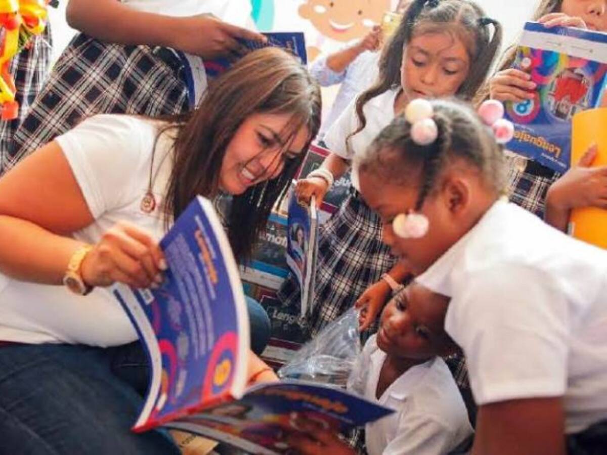 En Bolívar, Mineducación entrega gratis más de 620 mil textos escolares