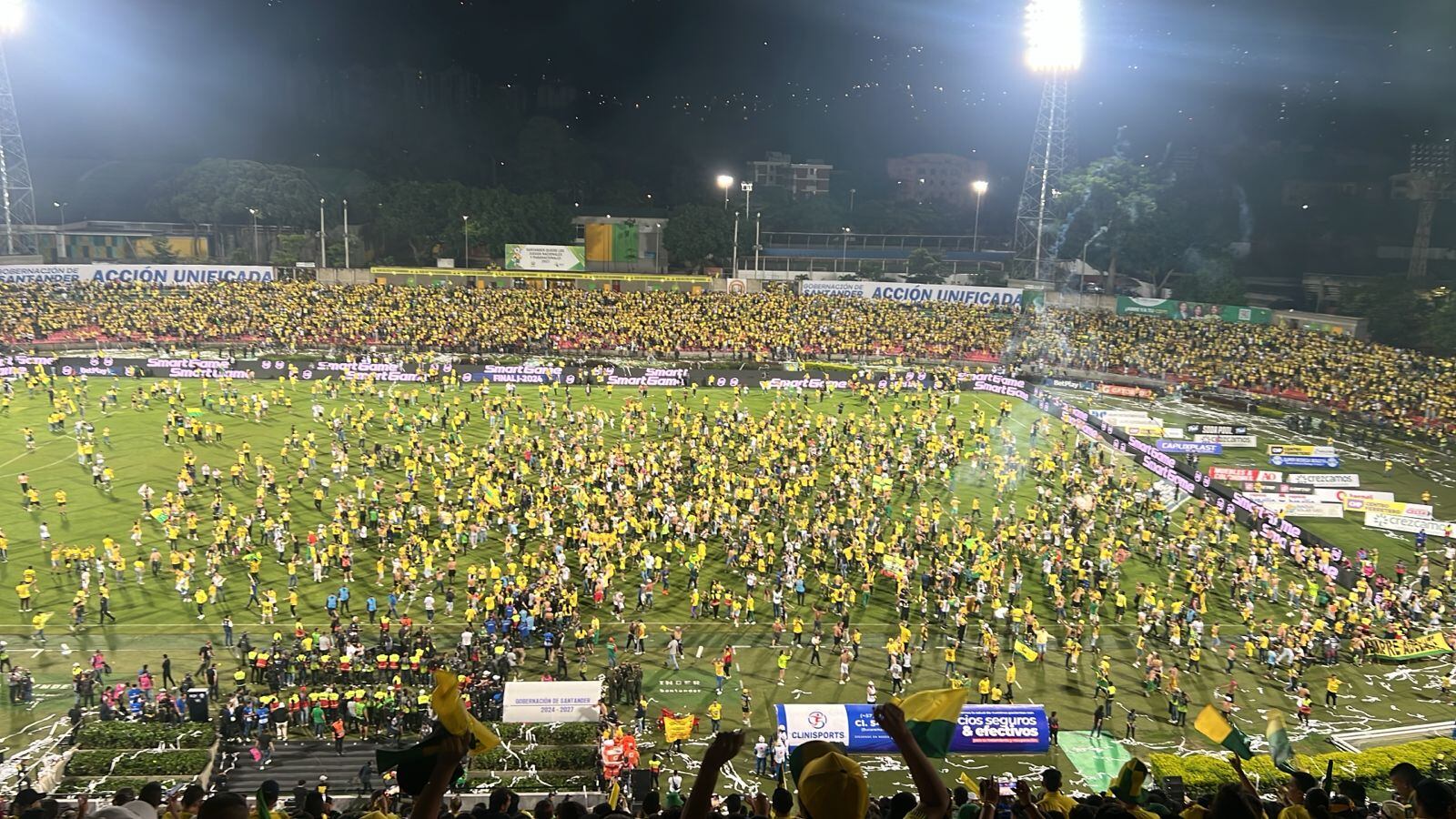 Invasión hinchas Atlético Bucaramanga / Carlos Alemán