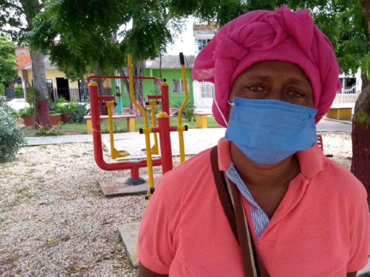 En Cartagena, padres de familia esperan computadores para sus hijos
