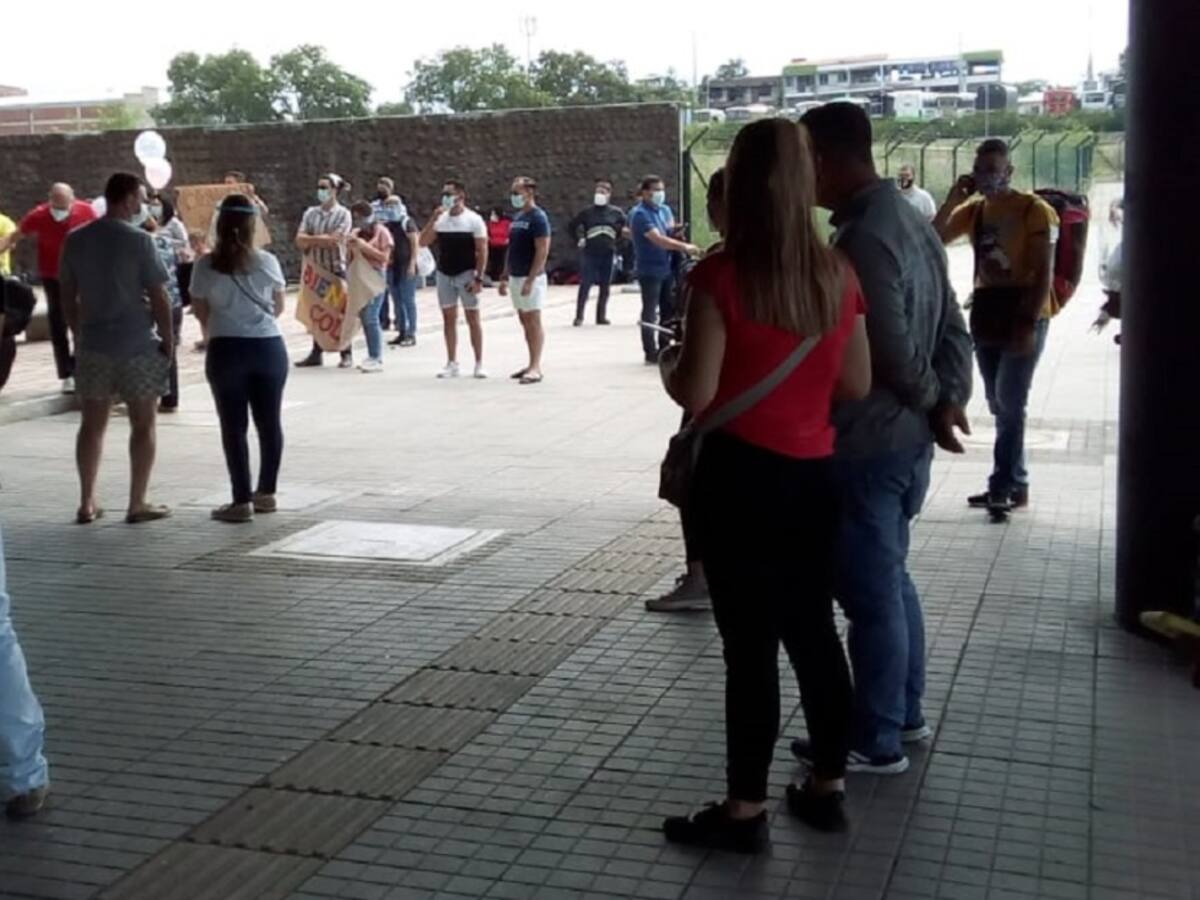 Incumplimiento de medidas en las afueras del aeropuerto Camilo Daza