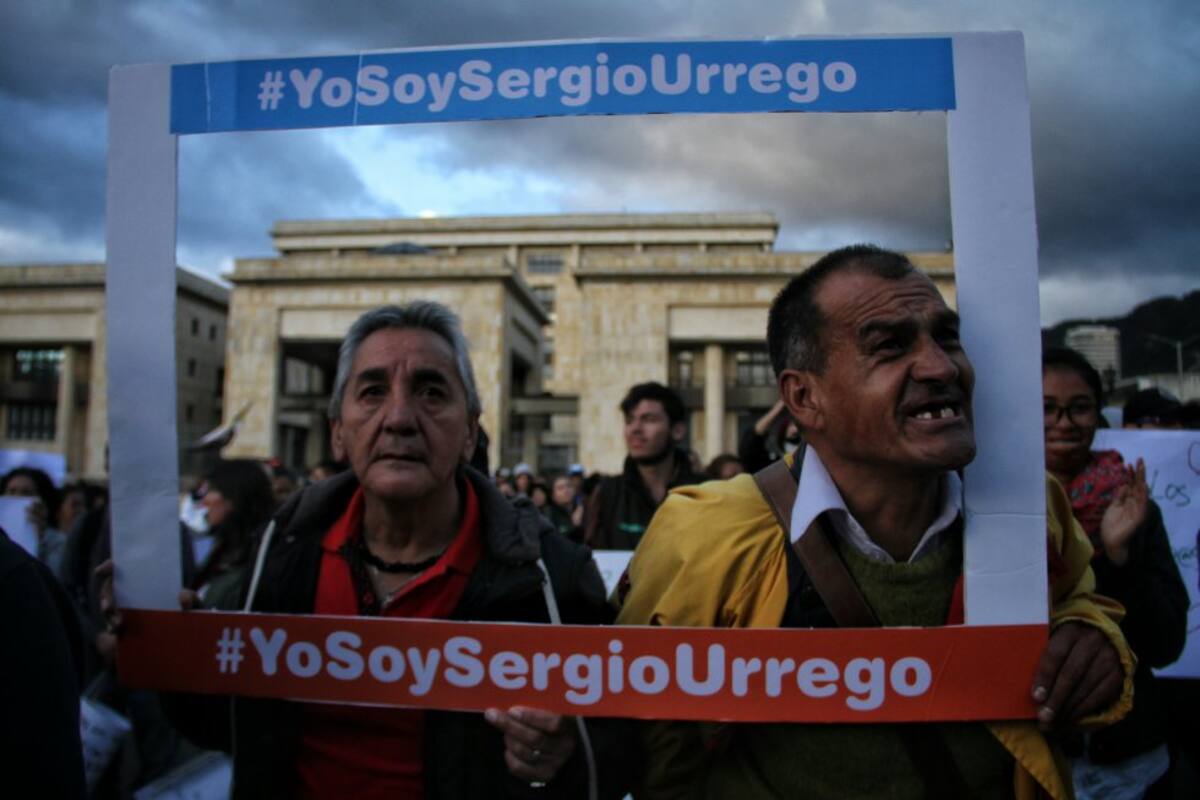 La aglomeración se produjo a la misma hora que se realizó el debate de control político en la plenaria del Senado contra la ministra de Educación.
