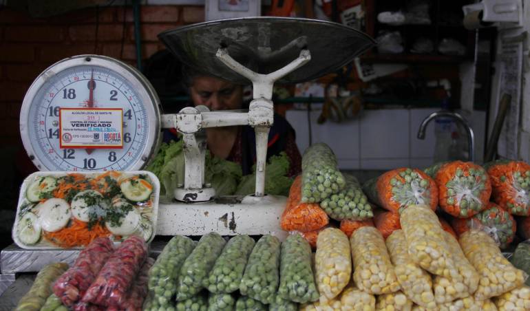 Expertos aseguran que incrementar las tasas de interés, afectará más el costo de los alimentos.
