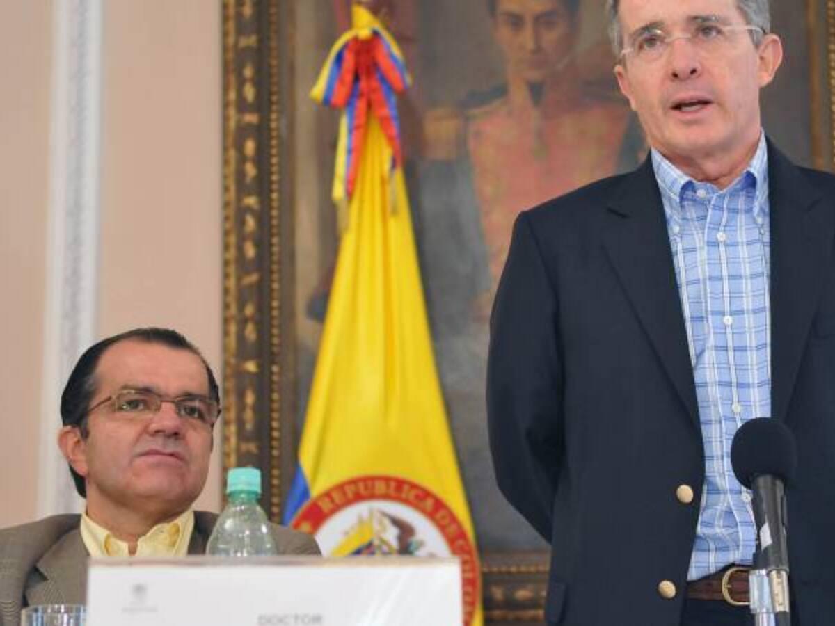 Directivas del uribismo se reunieron con Leyva y asesor jurídico de las Farc