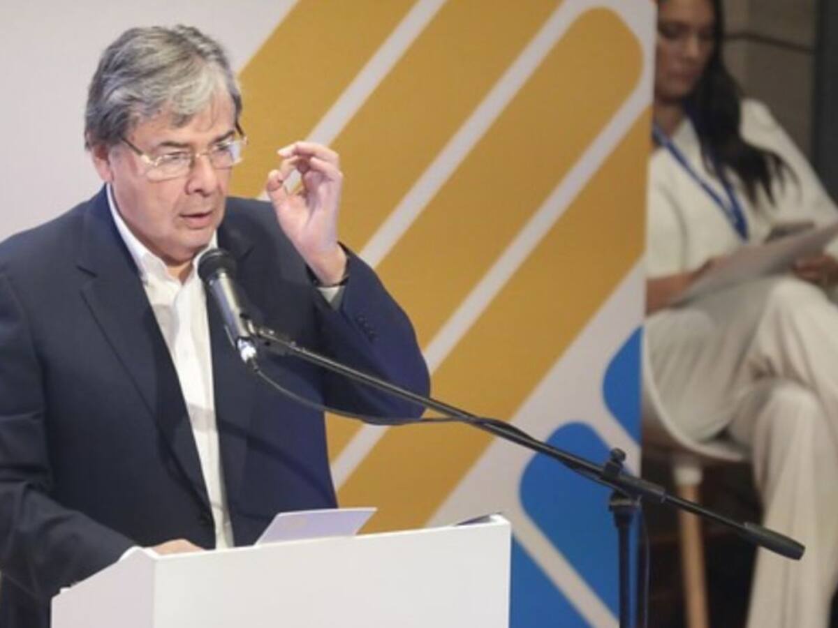 MinDefensa siempre le sirvió con afecto a Colombia: 'Pacho' Santos