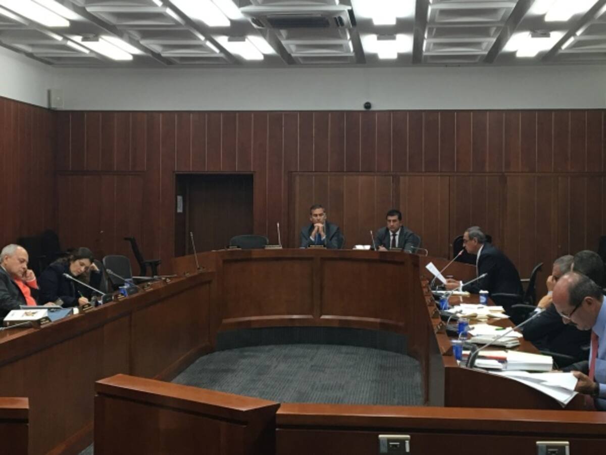 A puerta cerrada se define el caso Pretelt en el Senado