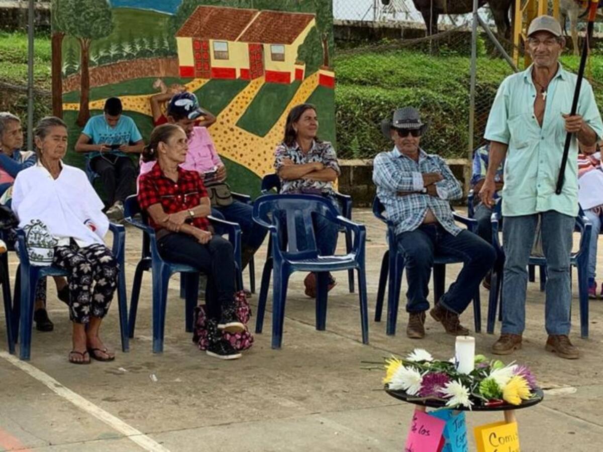 Víctimas del conflicto de Antioquia, entregan informe a Comisión de Verdad