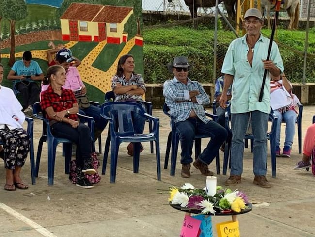 Víctimas del conflicto de Antioquia, entregan informe a Comisión de Verdad