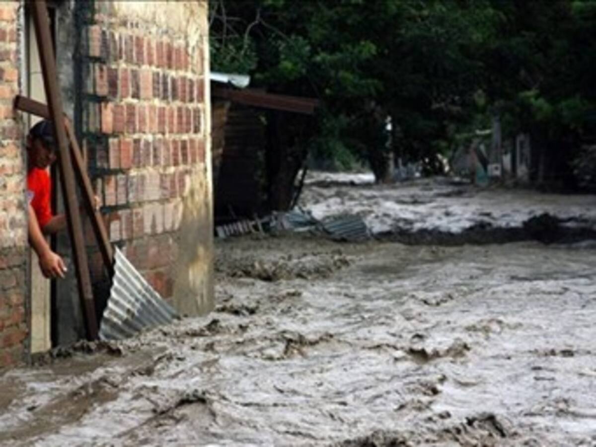 Cuatro derrumbes bloquean vía Buga - Buenaventura