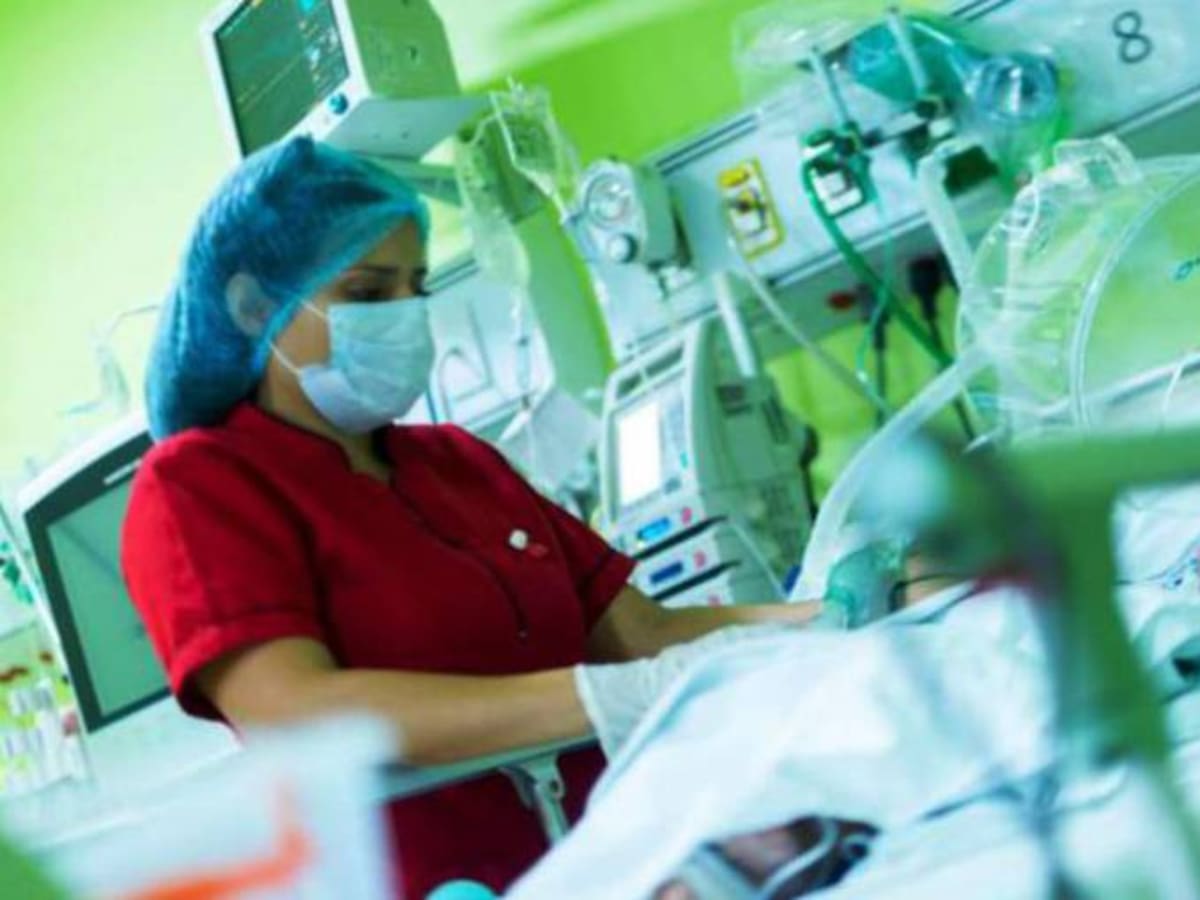 Madre denuncia negligencia médica en traslado de su hijo con tumor