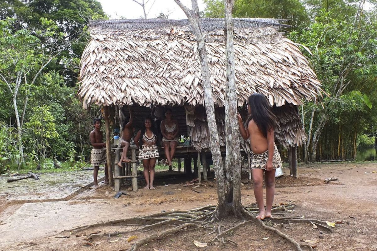 La cantante peruana nació hace 20 años en Lima, y ha ganado fama a través de sus videos en YouTube.