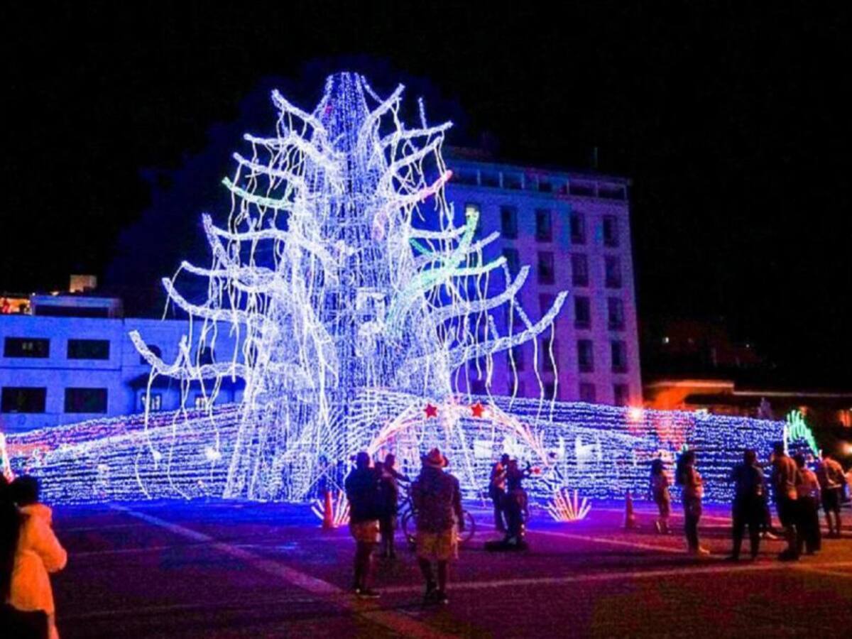 Montaje de alumbrado navideño en Cartagena ya lleva 82% de avance