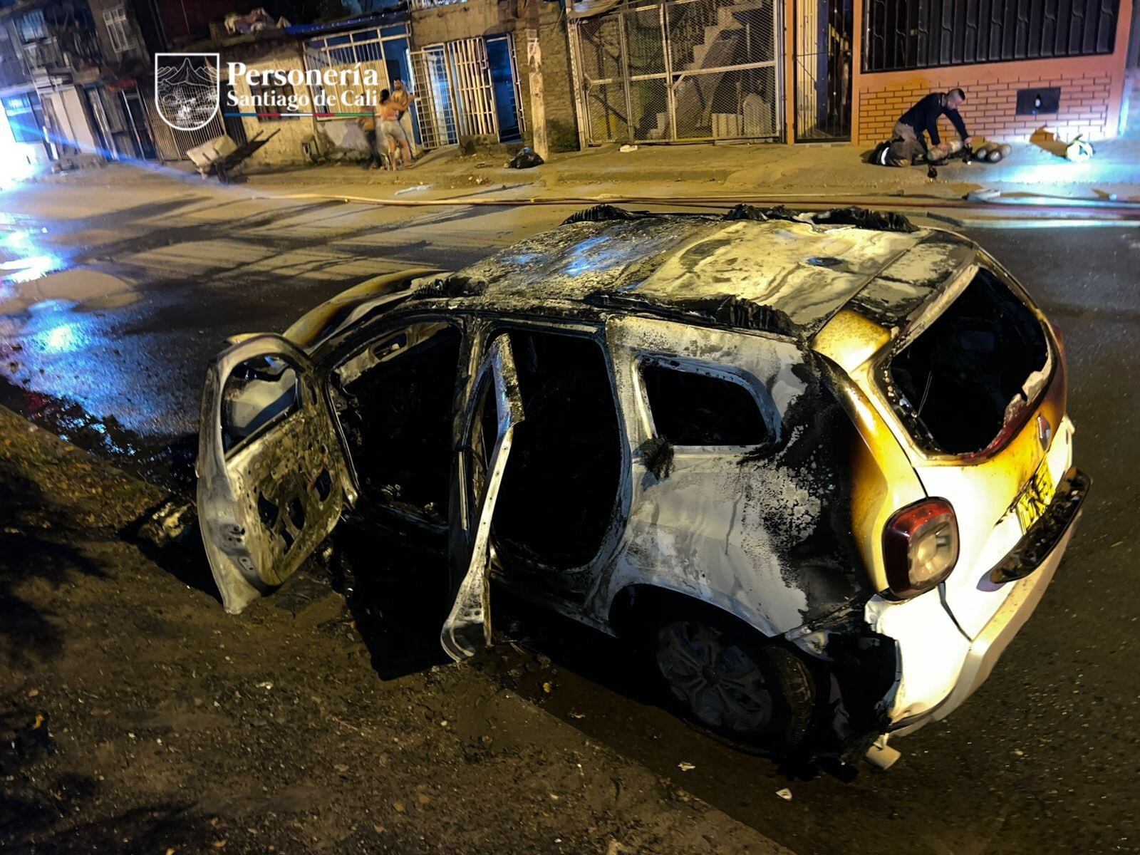 Atacan e incendian vehículo de la UNP en Cali asignado a líderes sociales - Personería Distrital