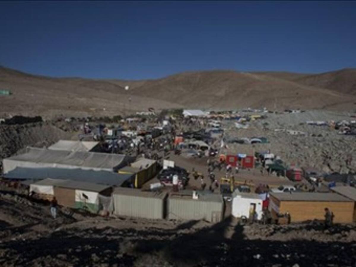 Alistan en Chile operativo médico para atención de mineros tras el rescate