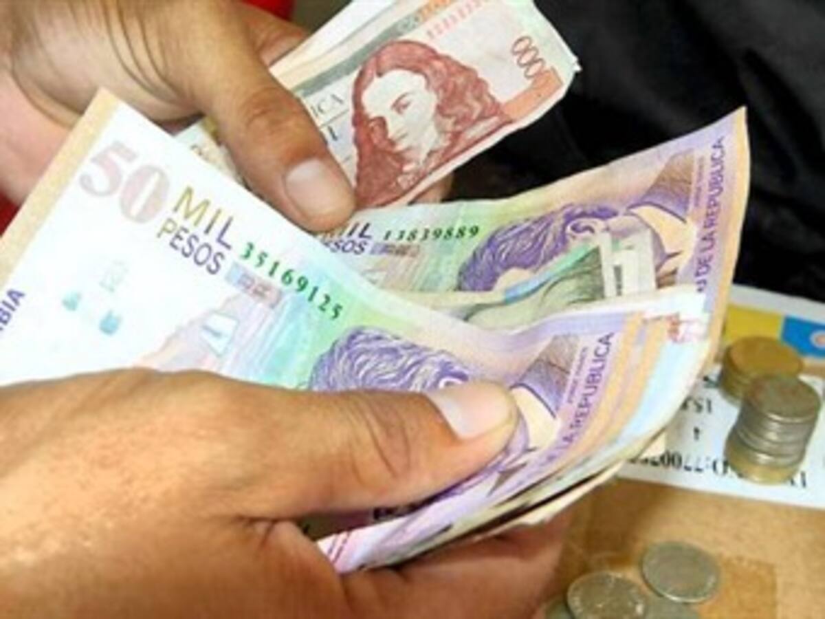 Santos y ministros inician evaluación sobre aumento del salario mínimo