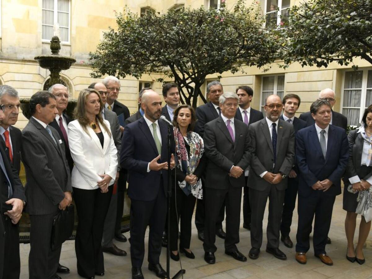 "Medidas para controlar COVID-19 no pueden sacrificar la economía"