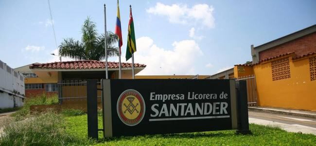 Gobernador anunció proyecto para volver a producir aguardiente en Santander.