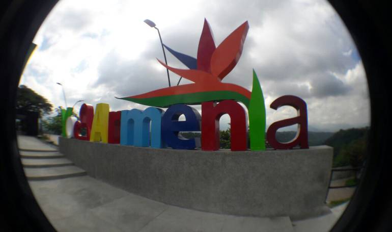 Facebook caracol radio Armenia 1150am línea whatsapp 3155681277 