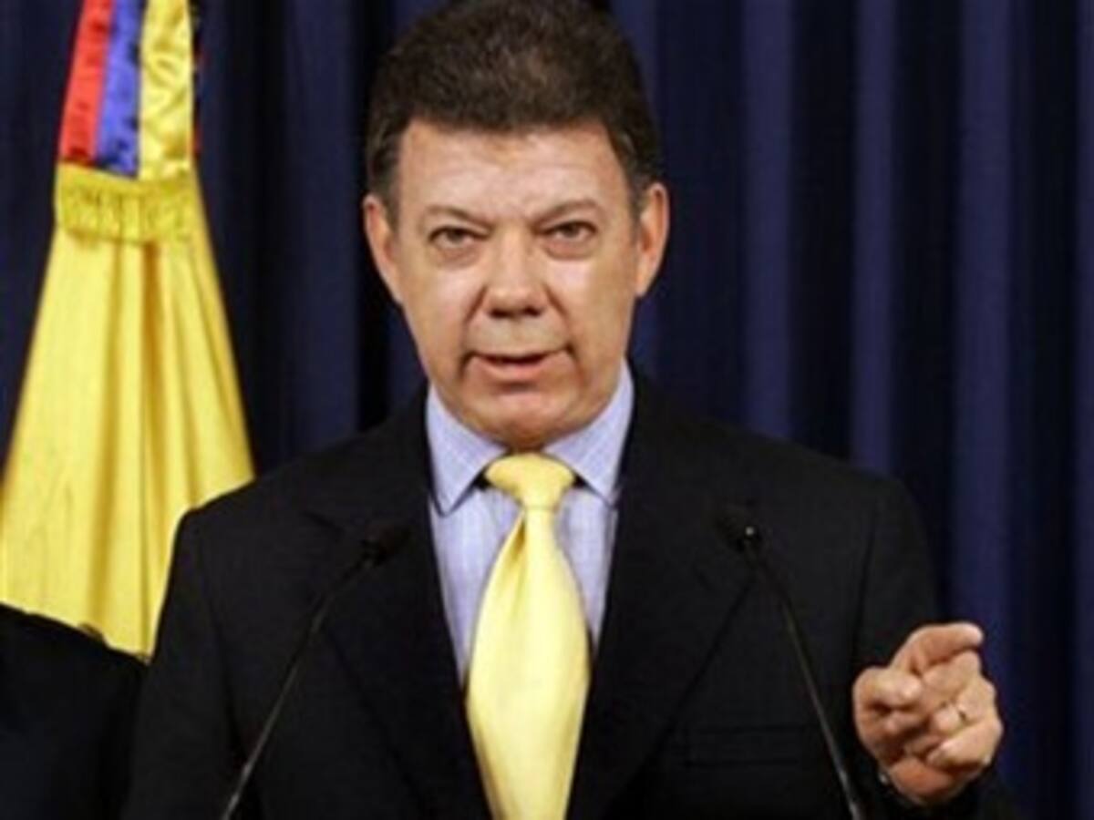 Santos dice que 'no está interesado en ceses al fuego, ni en circos públicos temporales'