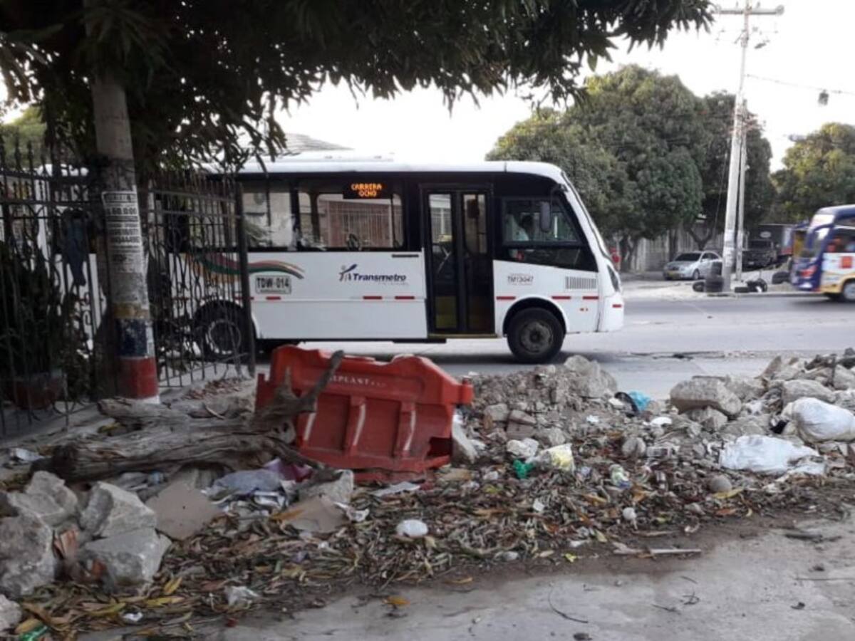 Vecinos cierran vías en Barranquilla por caos vehicular en la calle 30