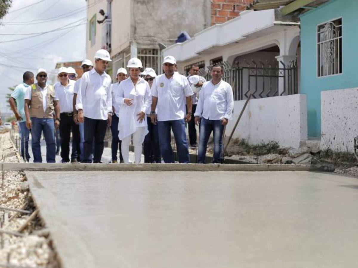 En marcha pavimentación de calles y vías con #SeMueveCartagena