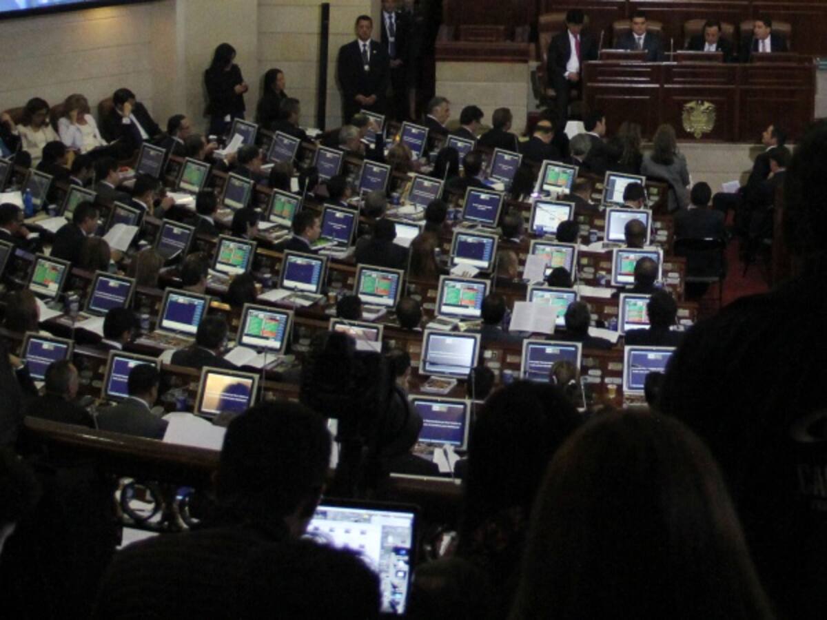 Se aplazó indefinidamente debate de moción de censura al ministro de Hacienda