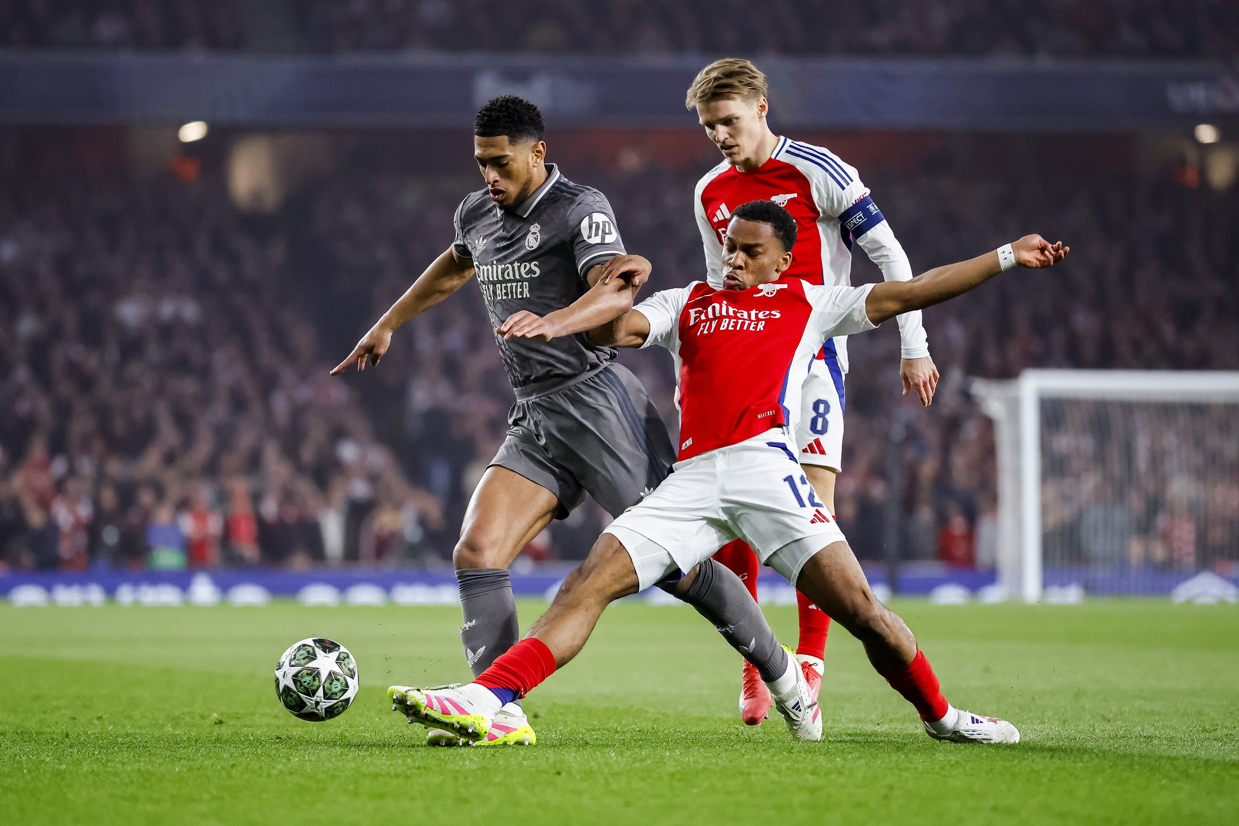Duelo de Champions League entre Arsenal y Real Madrid. EFE/EPA/TOLGA AKMEN