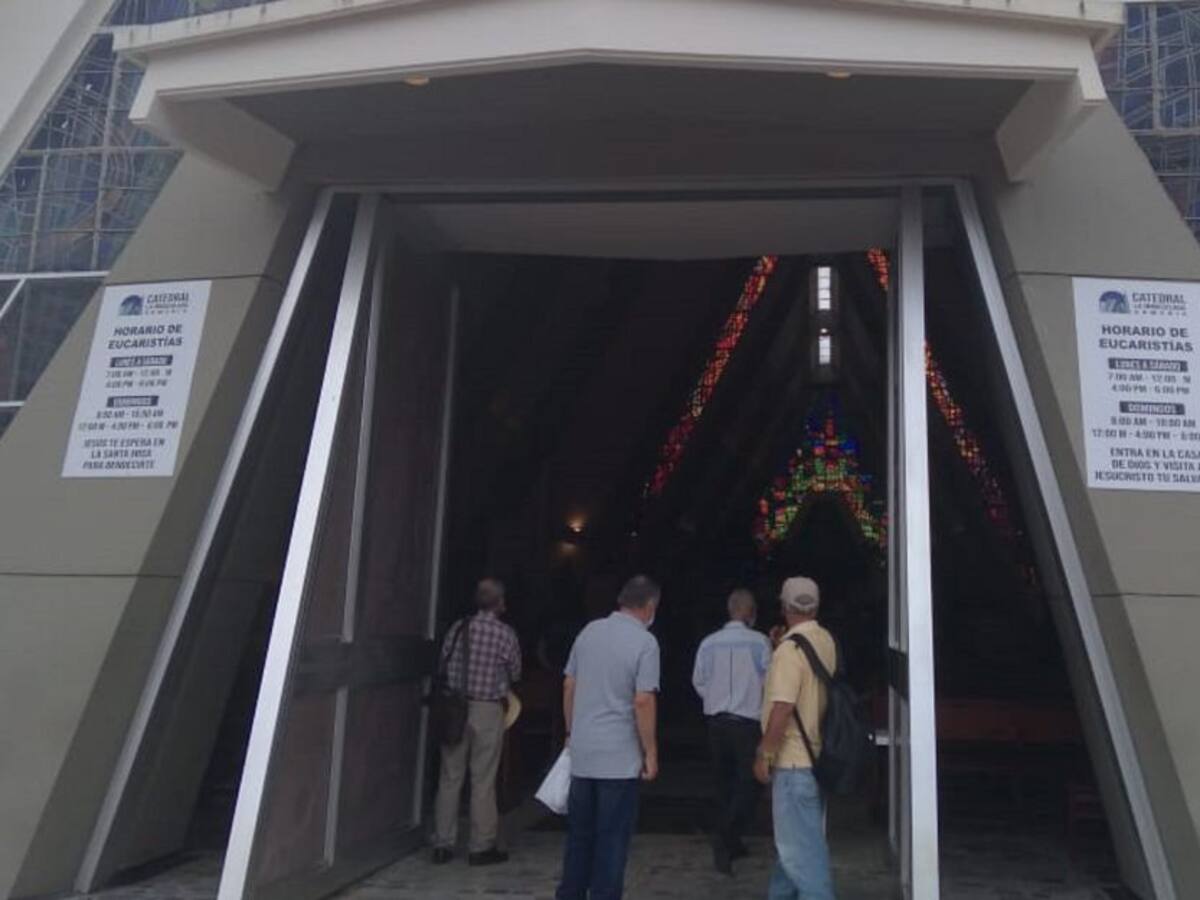 La Iglesia Católica en el Quindío avaló la comunión en la boca