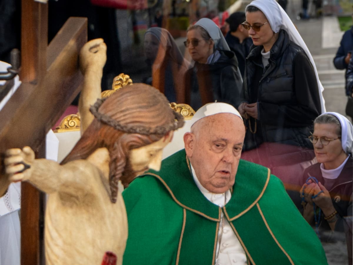 El Papa enfrenta complicaciones: insuficiencia renal y oxígeno en medio de su estado crítico