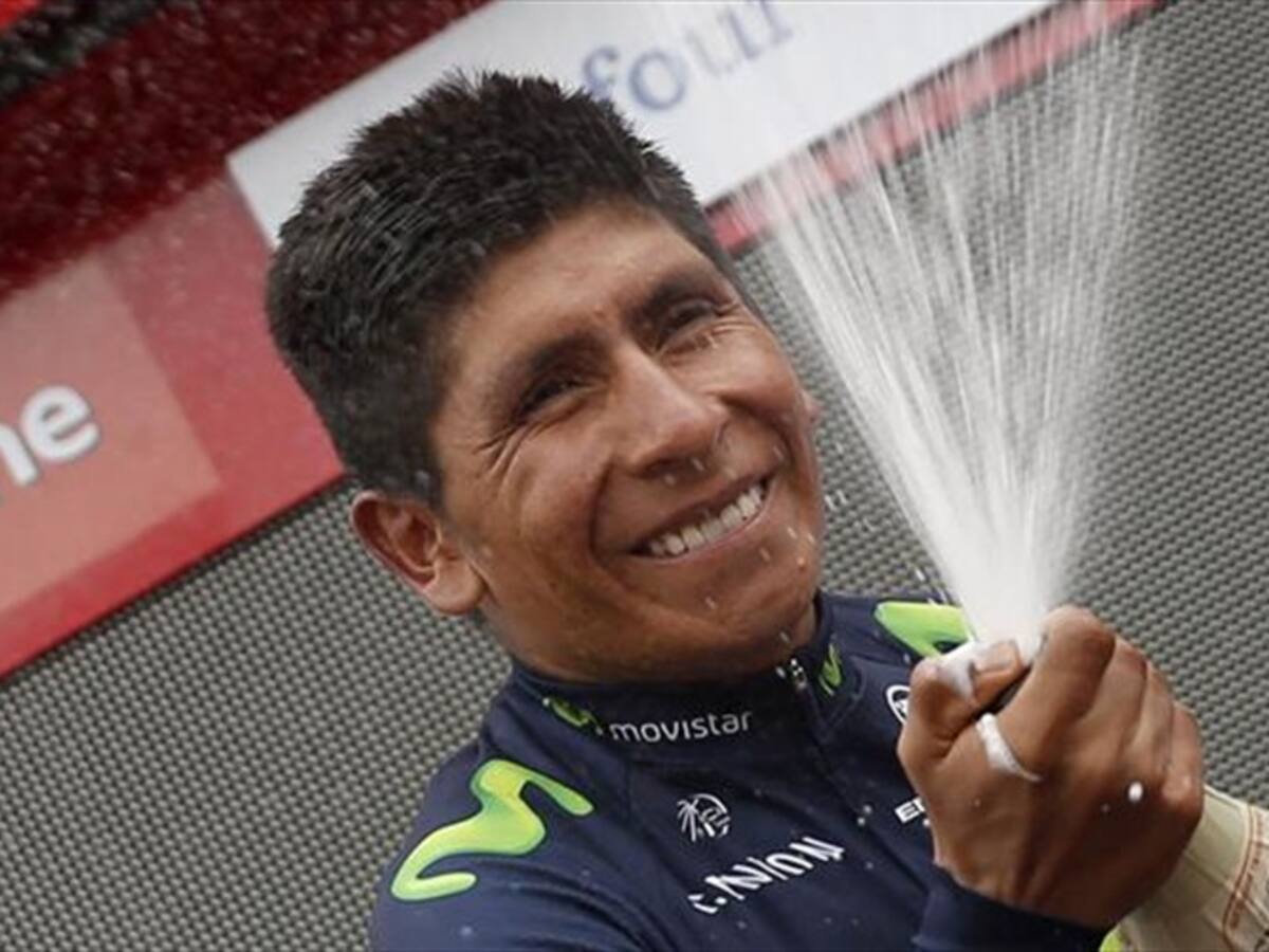 Nairo Quintana tuvo tiempo para tomarse una selfie con un fánatico durante Vuelta a España