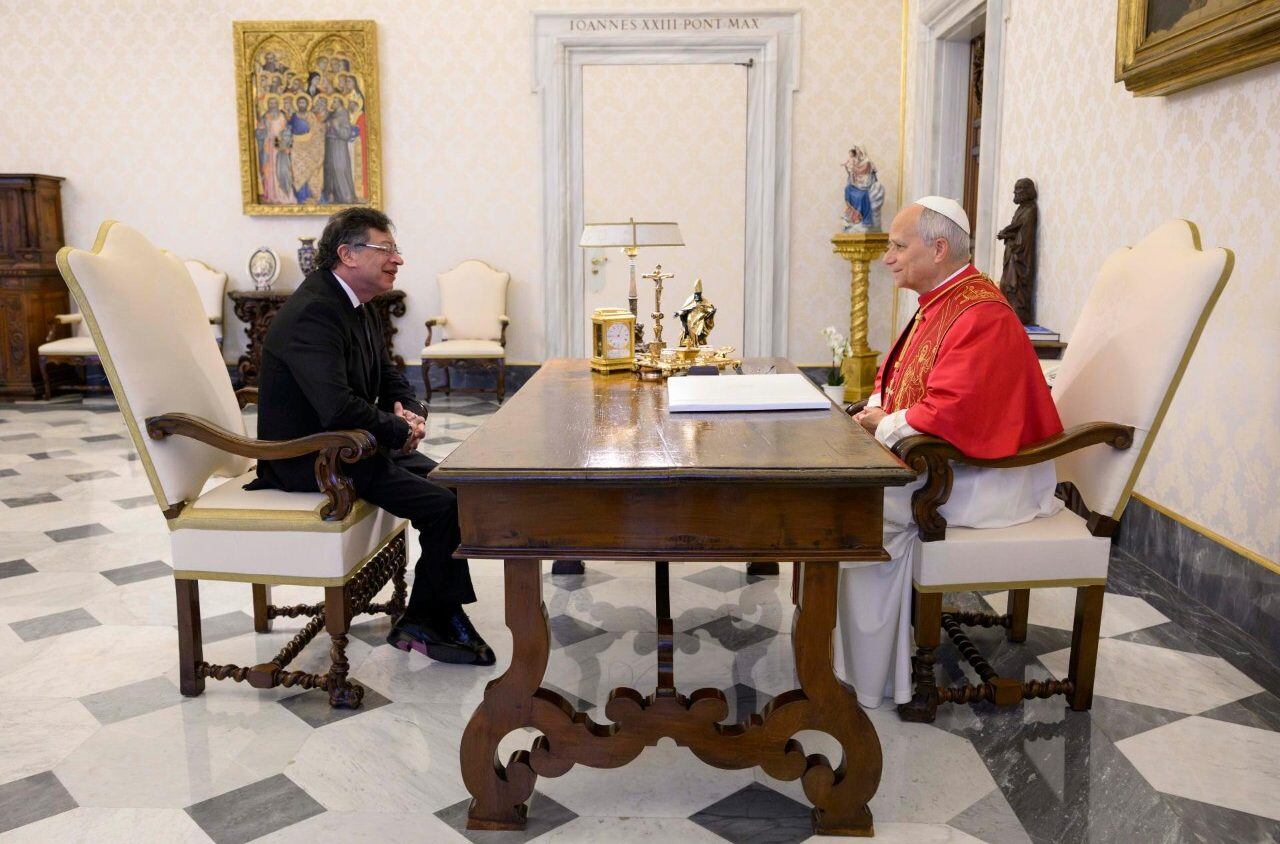 Gustavo Petro y el papa Leon XIV. Foto. Vaticano.