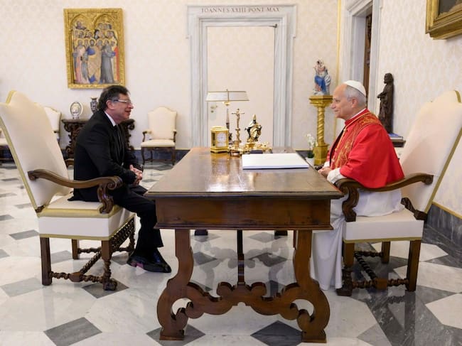 Gustavo Petro y el papa Leon XIV. Foto. Vaticano.