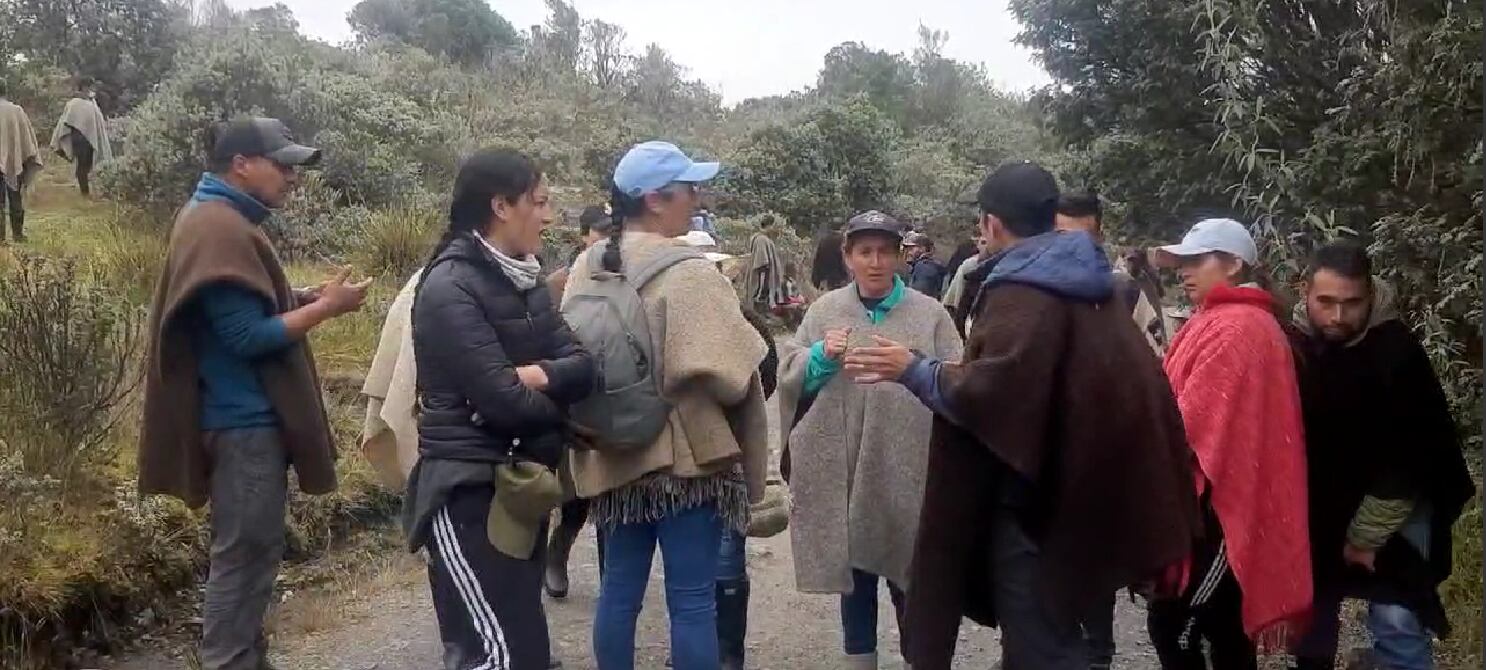 Después de una hora de diálogo, los indígenas u'wa permitieron que ingresen los turistas. Foto | Cortesía