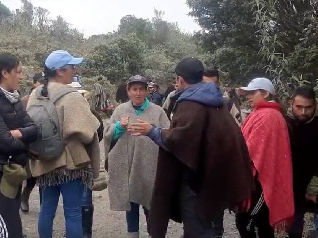 Después de una hora de diálogo, los indígenas u'wa permitieron que ingresen los turistas. Foto | Cortesía