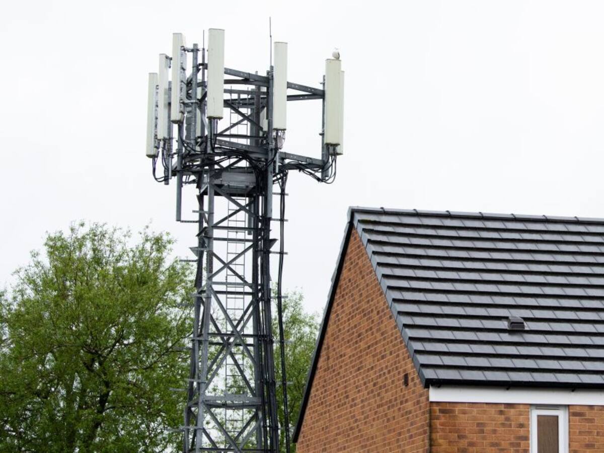 Cárcel para británico que incendió antena 5G: creyó que propagaba COVID-19