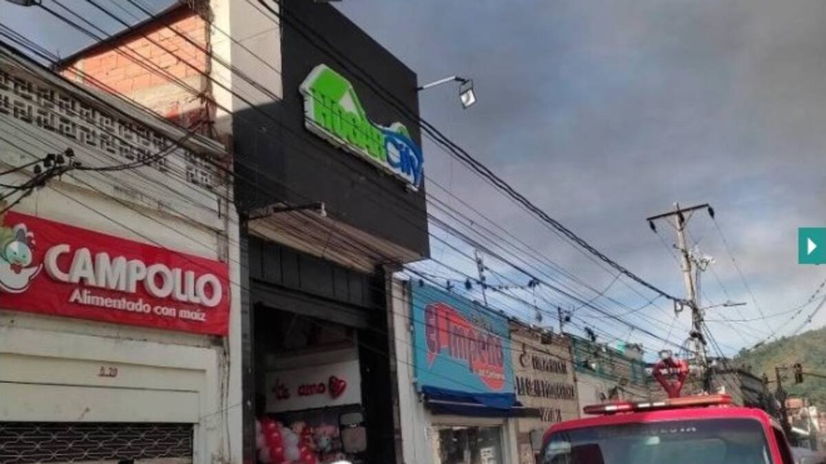 Controlan incendio en almacén de Piedecuesta