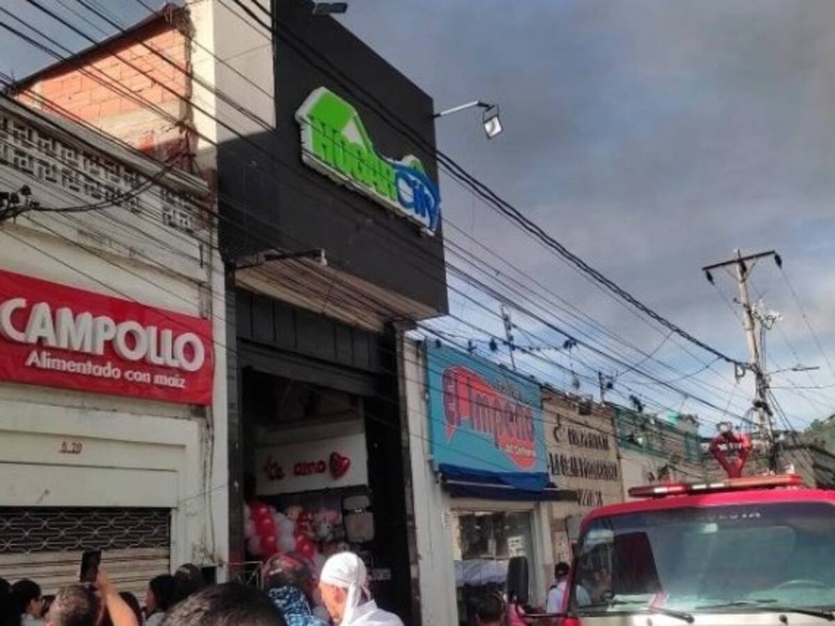 Controlan incendio en almacén de Piedecuesta