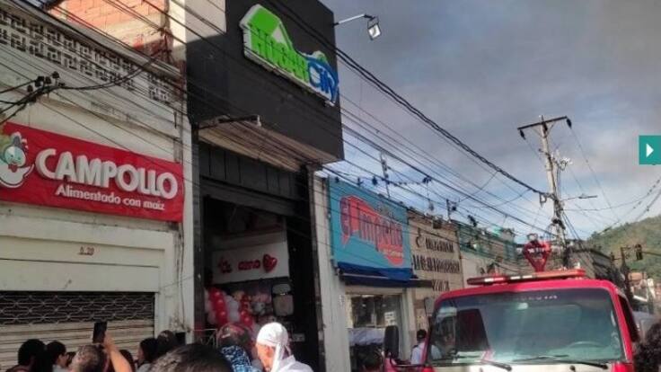 Controlan incendio en almacén de Piedecuesta