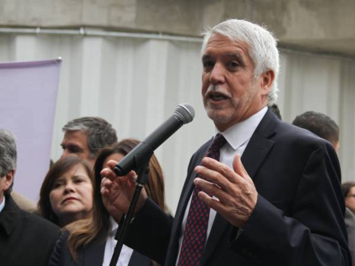 Recórtele a la mermelada y no a la seguridad de Bogotá: concejal a Peñalosa