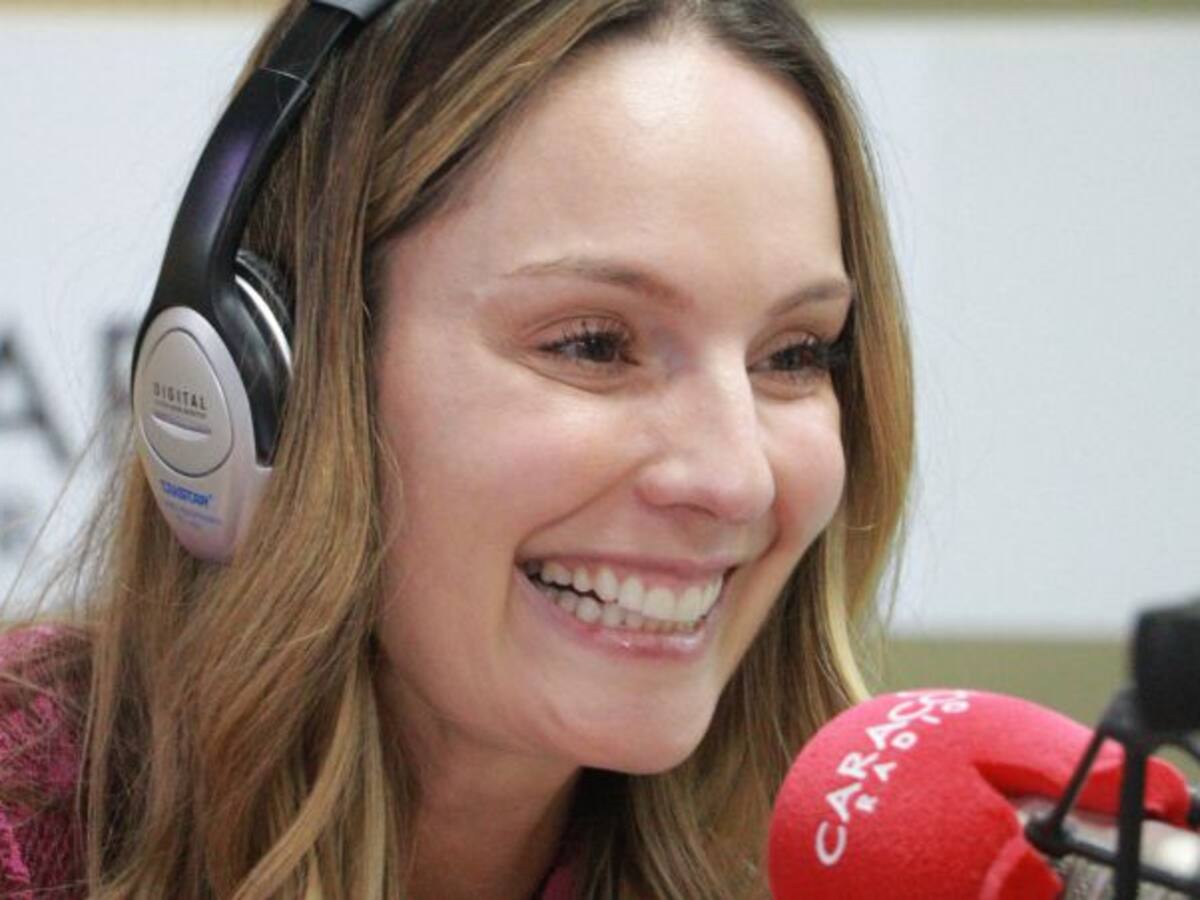 Claudia Bahamón debuta como diseñadora con materiales reciclables