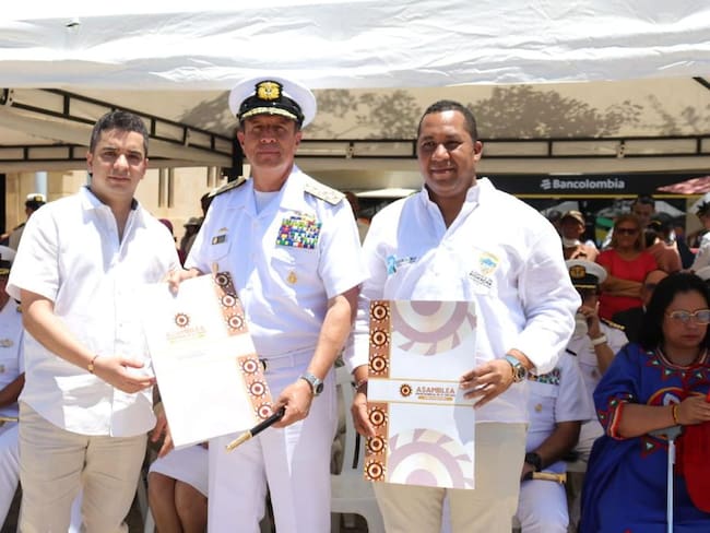En la foto: comandante de la Armada Nacional, almirante Francisco Cubides (centro), en el inicio del Bicentenario Naval en Riohacha, Guajira.