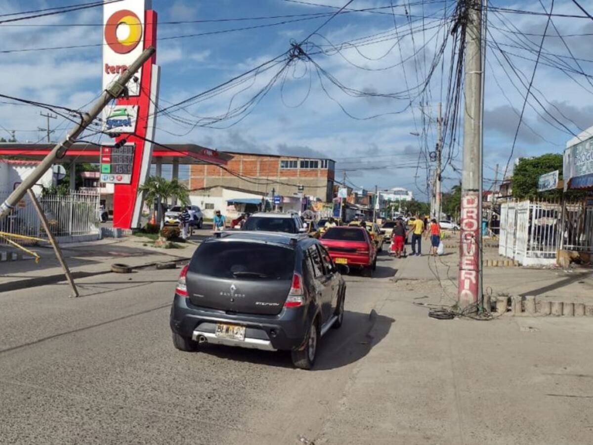 Poste amenaza causar una tragedia en Cartagena