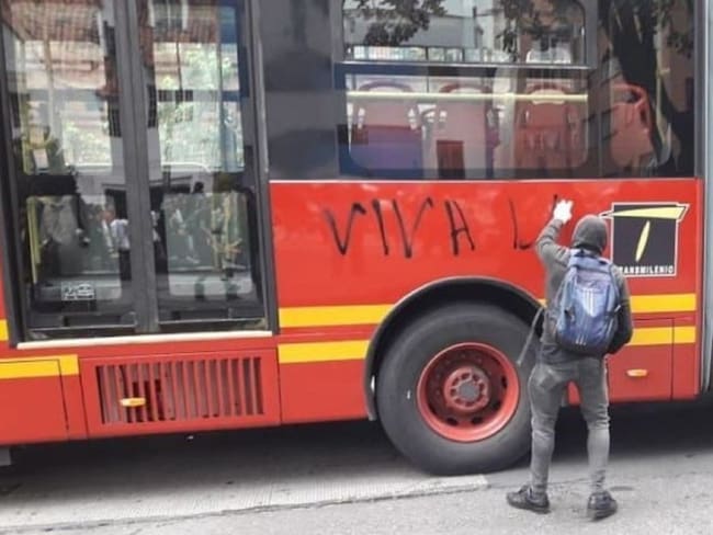 Secretaría de Movilidad entrega primer balance de buses vandalizados