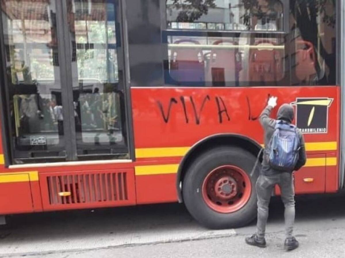 Secretaría de Movilidad entrega primer balance de buses vandalizados