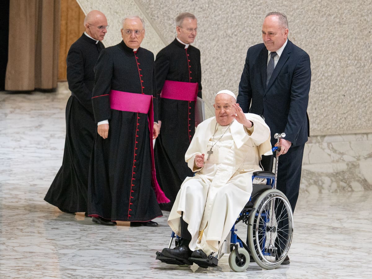 El Vaticano cancela la agenda del papa Francisco hasta el domingo por su hospitalización