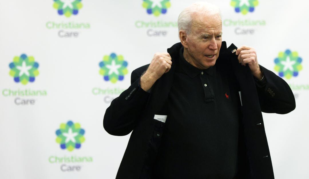 El presidente electo Joe Biden luego de recibir la segunda dosis de la vacuna contra el coronavirus.