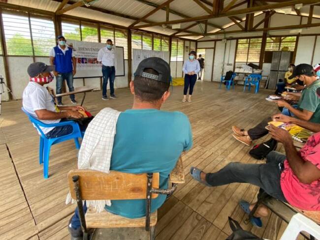 Esta estrategia consiste en que los docentes se trasladen hasta las zonas más apartadas para ayudar a leer y escribir a estas personas