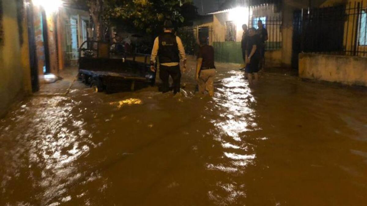 35 barrios en emergencia en Santa Marta por fuerte lluvia