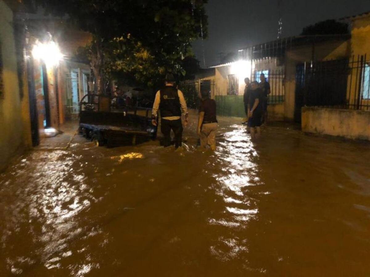 35 barrios en emergencia en Santa Marta por fuerte lluvia